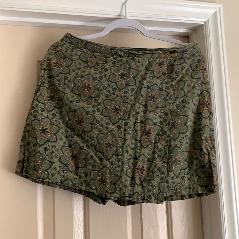 White Stag green skirt ladies 8